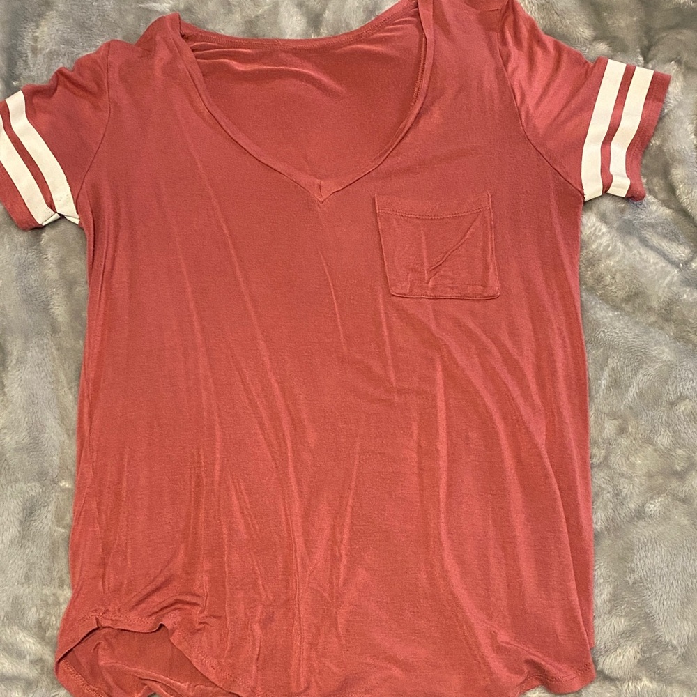 Women's V-Neck Pocket Tee in Dusty Rose with Stripe Sleeve